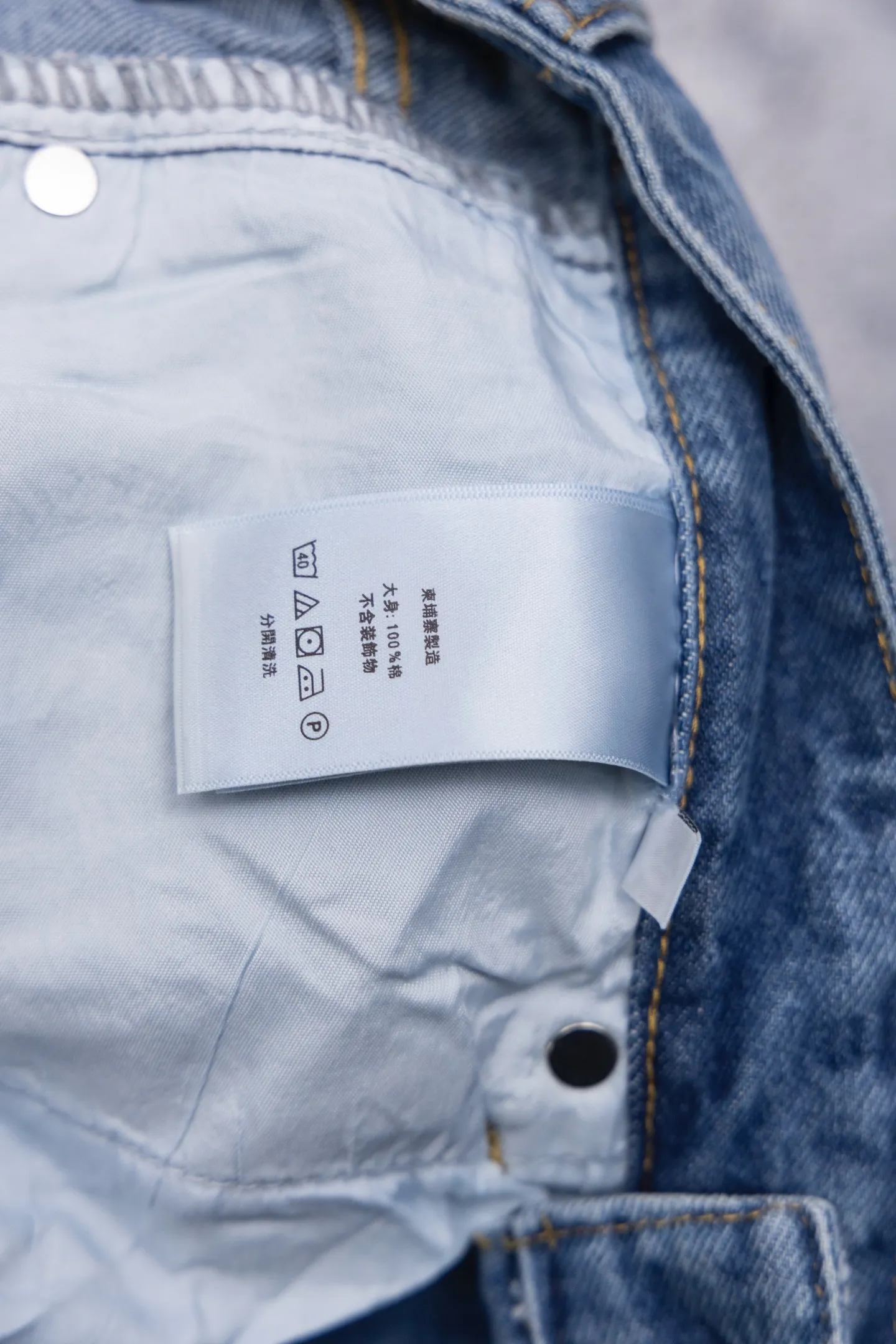 💰270 GALLERY DEPT. Vintage multi-leather splicing cross loose washed flared jeans to truly restore the ultimate texture of Vintage. Original hardware accessories, washed and other elevators, QR code analysis are all purchased from the original factory, high degree of restoration, you are welcome to compare the products~ Three-dimensional version Loose and comfortable, not picky about the figure, taller and slimmer, factory Seiko, original factory quality control, same style for men and women, can be matched with couples, versatile recommendation, must-have jeans for all seasons Size: 28-30-32-34 Color: blue gray